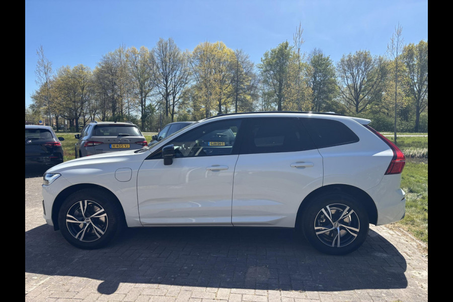 Volvo XC60 2.0 T6 Plug-in hybrid AWD R-Design | Panoramadak | Standkachel | Harman Kardon audio | Stoelverwarming / koeling
