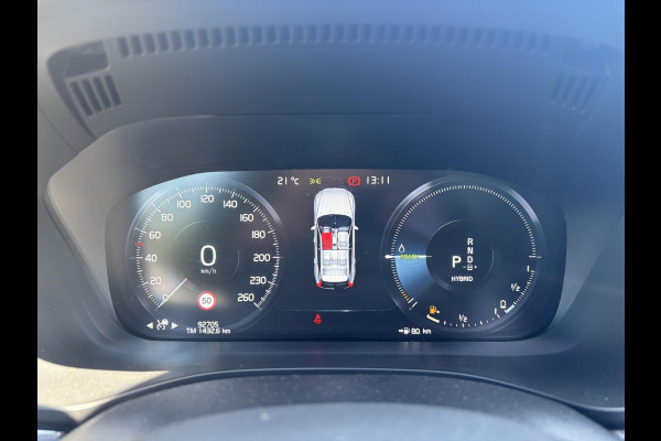 Volvo XC60 2.0 T6 Plug-in hybrid AWD R-Design | Panoramadak | Standkachel | Harman Kardon audio | Stoelverwarming / koeling