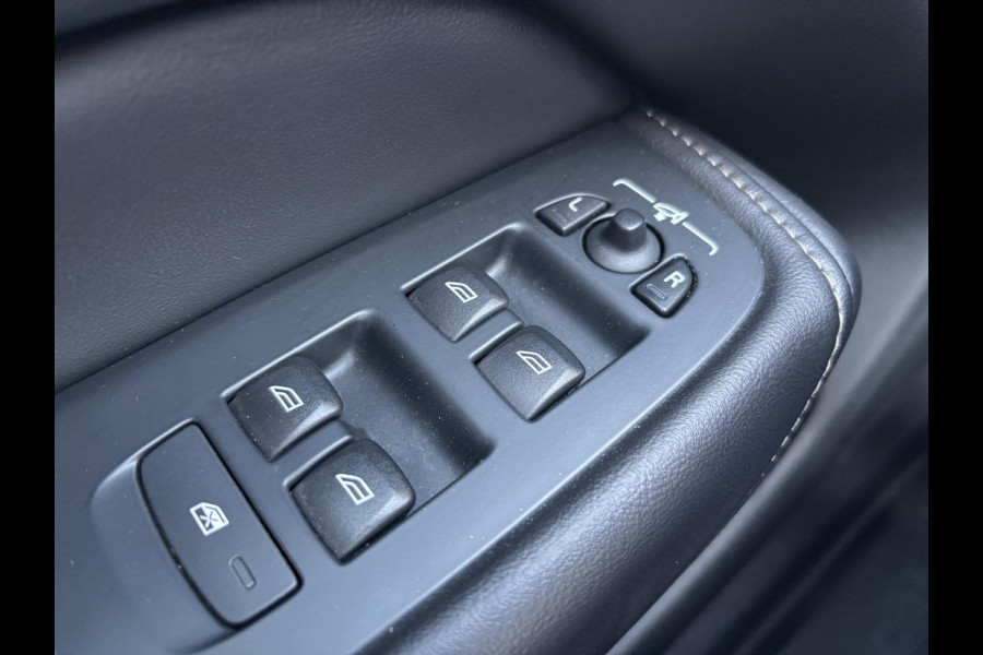 Volvo XC60 2.0 T6 Plug-in hybrid AWD R-Design | Panoramadak | Standkachel | Harman Kardon audio | Stoelverwarming / koeling