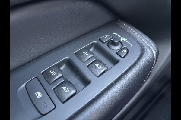 Volvo XC60 2.0 T6 Plug-in hybrid AWD R-Design | Panoramadak | Standkachel | Harman Kardon audio | Stoelverwarming / koeling
