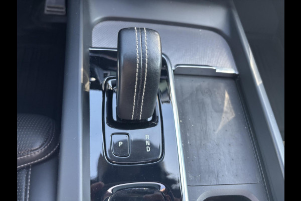Volvo XC60 2.0 T6 Plug-in hybrid AWD R-Design | Panoramadak | Standkachel | Harman Kardon audio | Stoelverwarming / koeling