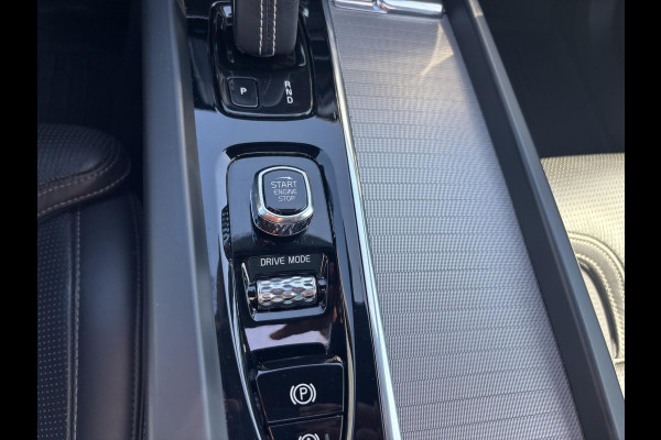 Volvo XC60 2.0 T6 Plug-in hybrid AWD R-Design | Panoramadak | Standkachel | Harman Kardon audio | Stoelverwarming / koeling