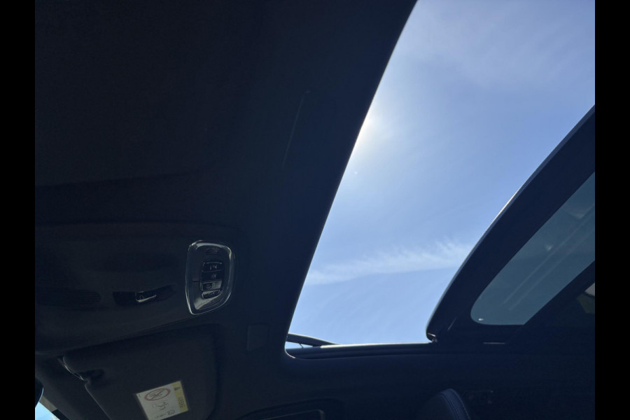 Volvo XC60 2.0 T6 Plug-in hybrid AWD R-Design | Panoramadak | Standkachel | Harman Kardon audio | Stoelverwarming / koeling