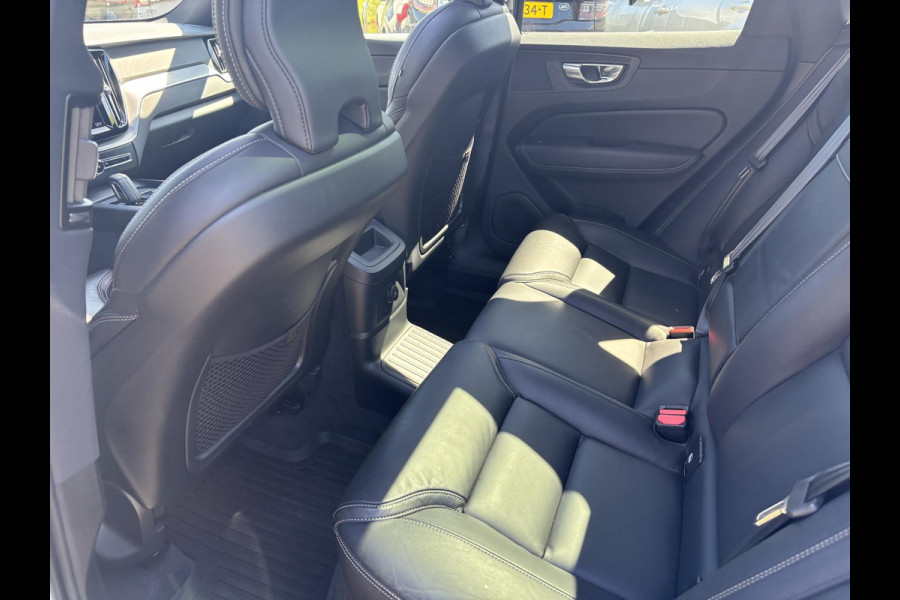 Volvo XC60 2.0 T6 Plug-in hybrid AWD R-Design | Panoramadak | Standkachel | Harman Kardon audio | Stoelverwarming / koeling