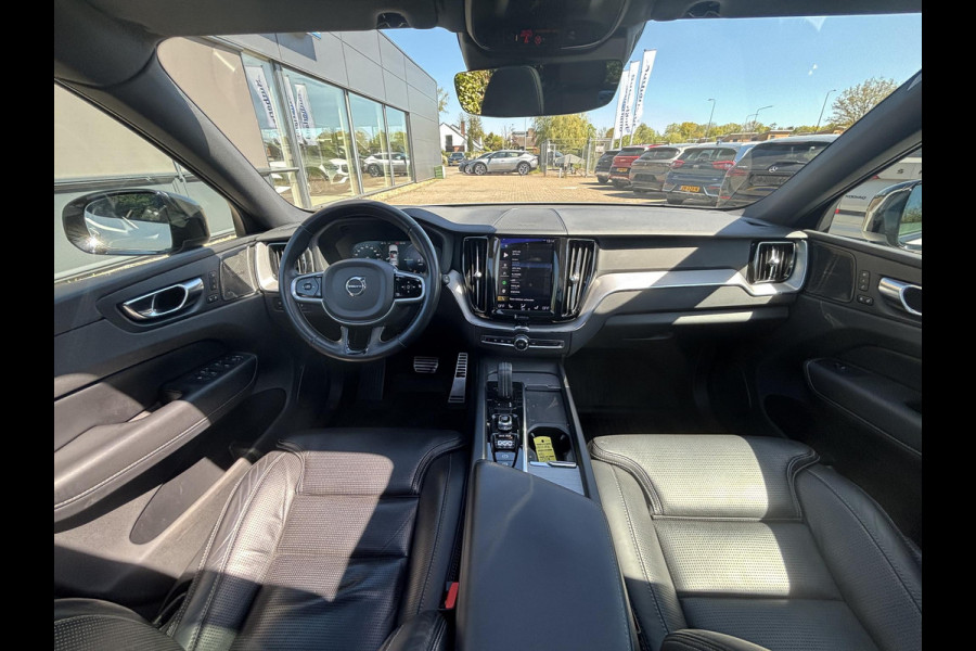 Volvo XC60 2.0 T6 Plug-in hybrid AWD R-Design | Panoramadak | Standkachel | Harman Kardon audio | Stoelverwarming / koeling