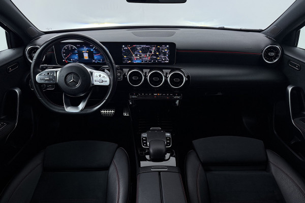 Mercedes-Benz A-Klasse 200 Business Solution AMG (NAVIGATIE, CAMERA, STOELVERWARMING, LED, PDC)