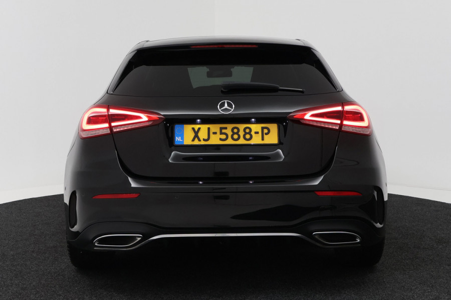 Mercedes-Benz A-Klasse 200 Business Solution AMG (NAVIGATIE, CAMERA, STOELVERWARMING, LED, PDC)