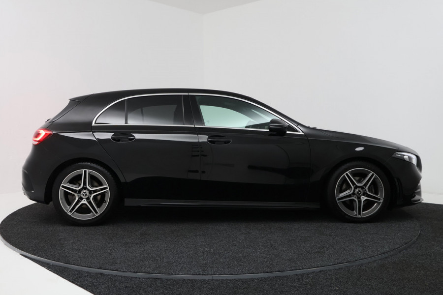 Mercedes-Benz A-Klasse 200 Business Solution AMG (NAVIGATIE, CAMERA, STOELVERWARMING, LED, PDC)