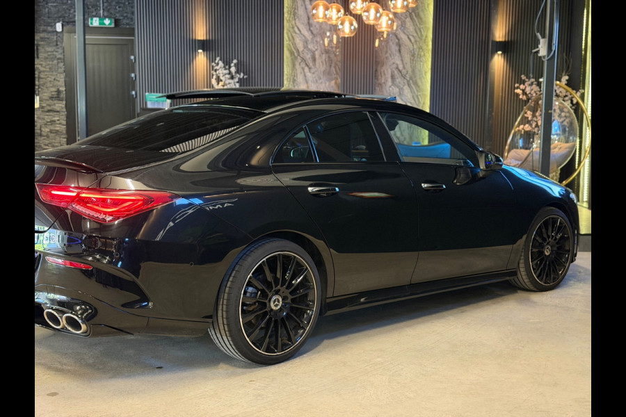 Mercedes-Benz CLA-Klasse 180 AMG|PANO|SFEER|BOMVOL!