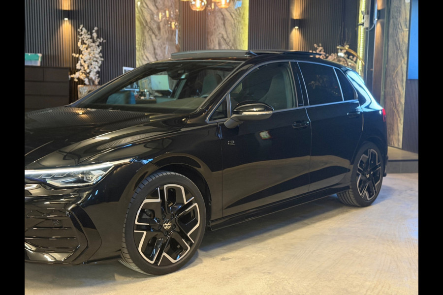 Volkswagen Golf 1.5 eTSI R-Line Edition|PANO|BOMVOL!