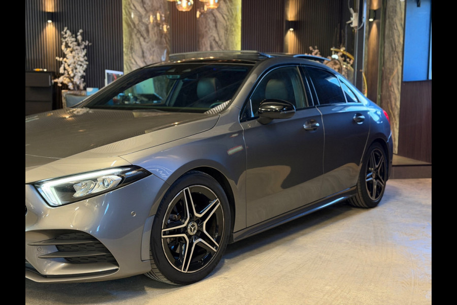Mercedes-Benz A-Klasse 180 AMG|PANO|SFEER|BOMVOL!