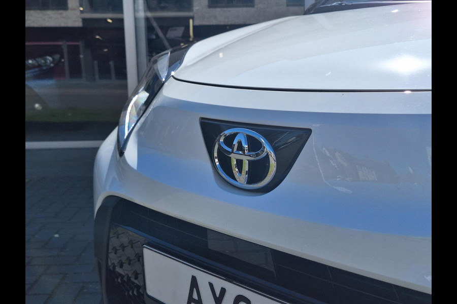 Toyota Aygo X 1.0 VVT-i S-CVT Automaat Pulse Bi-Tone | Stoelverwarming, Airconditioning, 17 inch, CarPlay, Adaptive cruise control
