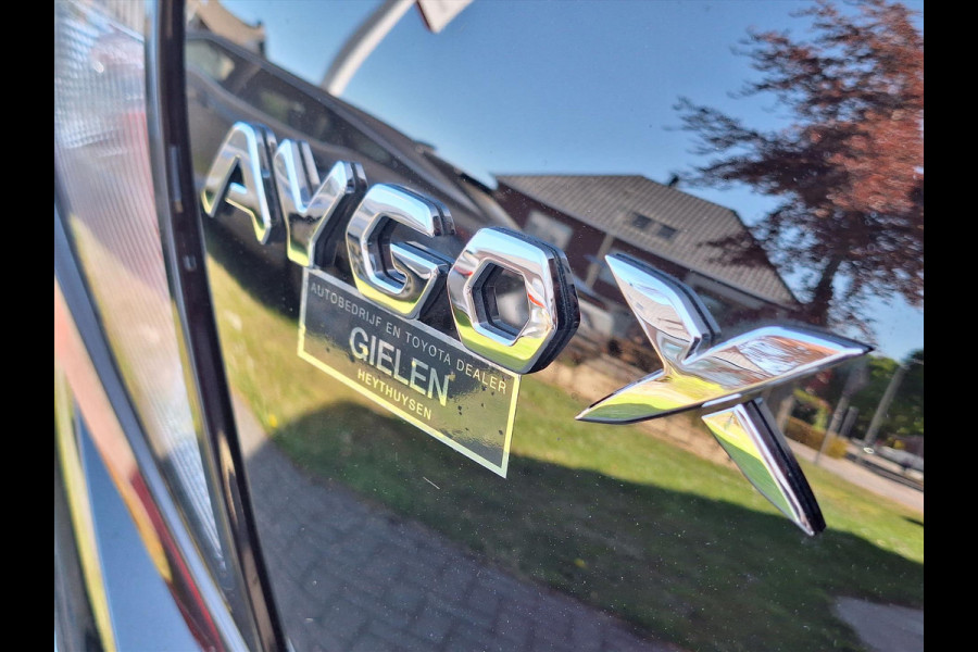 Toyota Aygo X 1.0 VVT-i S-CVT Automaat Pulse Bi-Tone | Stoelverwarming, Airconditioning, 17 inch, CarPlay, Adaptive cruise control