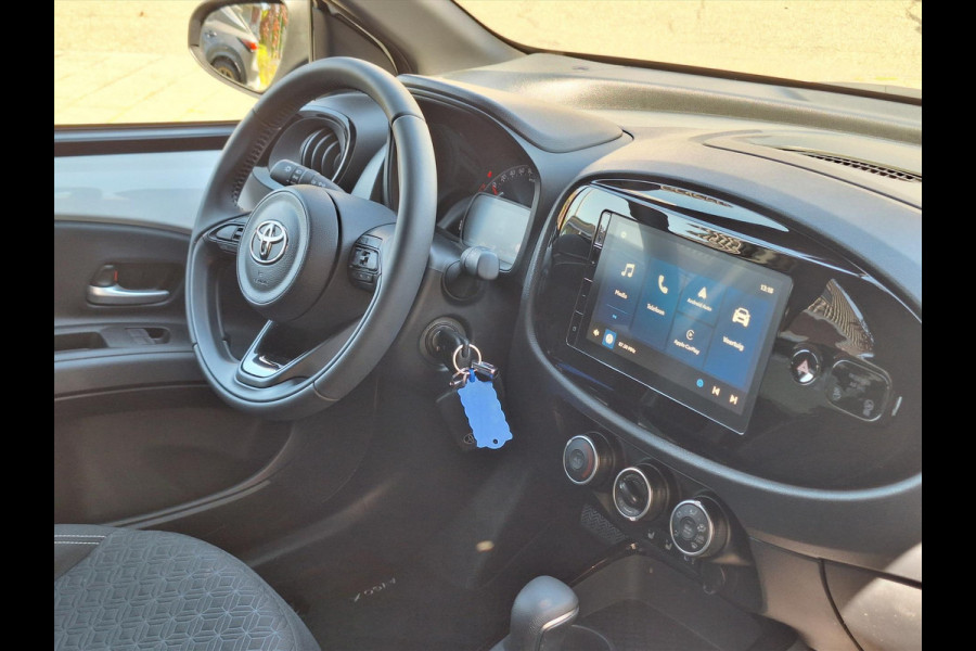 Toyota Aygo X 1.0 VVT-i S-CVT Automaat Pulse Bi-Tone | Stoelverwarming, Airconditioning, 17 inch, CarPlay, Adaptive cruise control