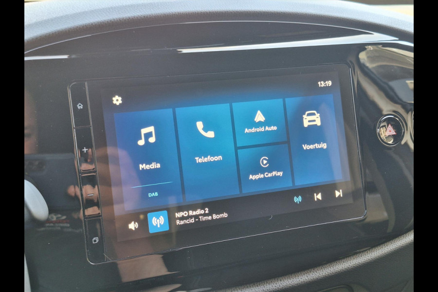 Toyota Aygo X 1.0 VVT-i S-CVT Automaat Pulse Bi-Tone | Stoelverwarming, Airconditioning, 17 inch, CarPlay, Adaptive cruise control