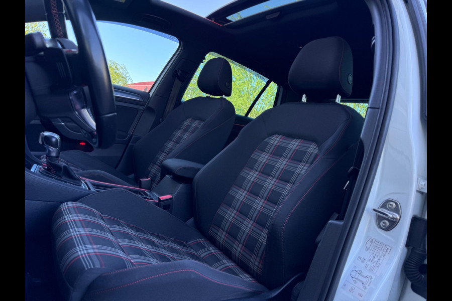 Volkswagen Golf 2.0 TSI GTI Performance Pano/Camera/Keyless