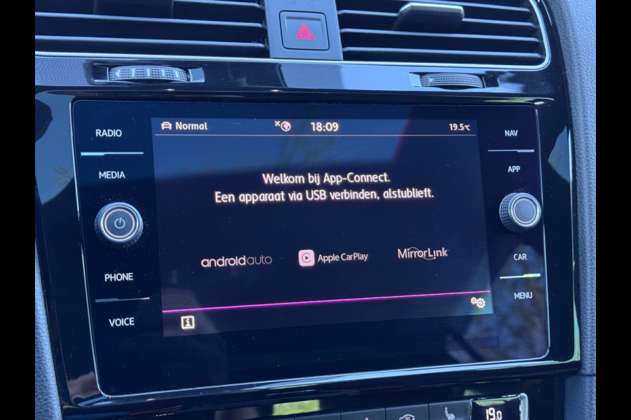 Volkswagen Golf 2.0 TSI GTI Performance Pano/Camera/Keyless