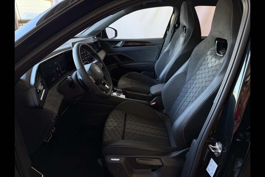 Volkswagen Tiguan 1.5 eHYBRID 272 PK NW AUTO R-LINE VW.TREKHAAK BLACK PANO XL.NAVI STOEL/STUUR VERW. BLACK.STYLE 360.CAM ELEK.KLEP MATRIX.LED 20'' PHEV PLUG IN HYBRID ✅Top Auto's Wijchen , 30 Jaar Specialist in Volkswagen  : Alle Type's : R-Line Edition / Style / First Edition / Highline / Life , Zowel PHEV / HEV / MHEV / Benzine ✅