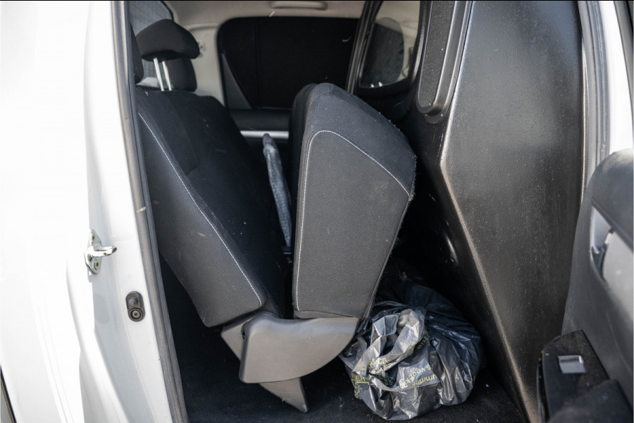 Toyota Hilux 2.4 D 4WD | 150 PK | Automaat | Camera | Cruise | Navi | Trekhaak