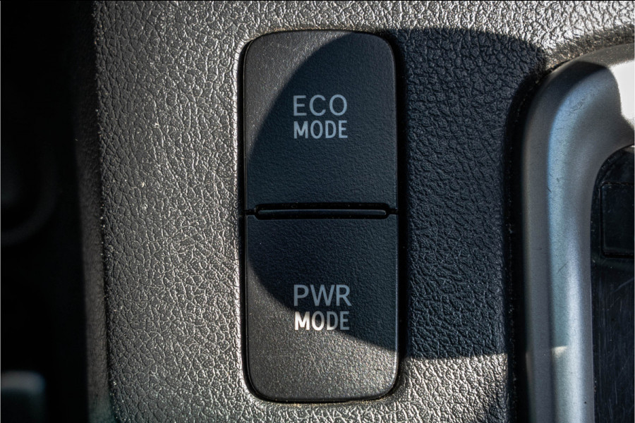 Toyota Hilux 2.4 D 4WD | 150 PK | Automaat | Camera | Cruise | Navi | Trekhaak