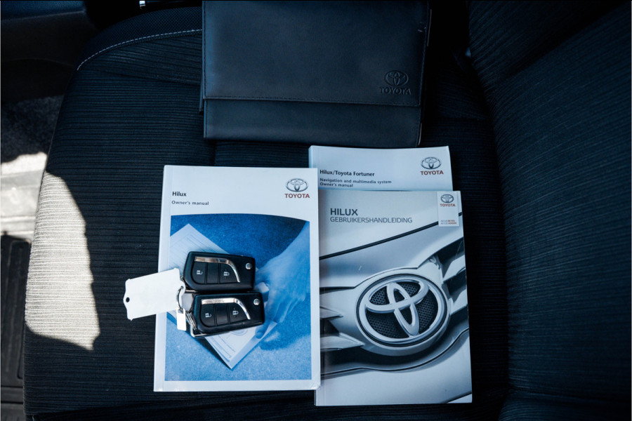 Toyota Hilux 2.4 D 4WD | 150 PK | Automaat | Camera | Cruise | Navi | Trekhaak