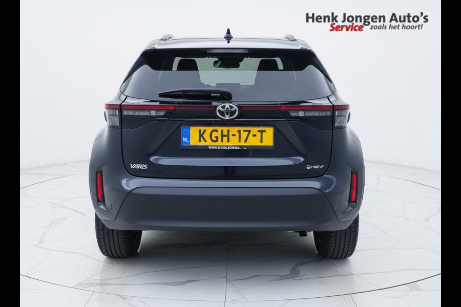 Toyota Yaris Cross 1.5 Hybrid 115 First Edition Rijklaar + Fabrieksgarantie Henk Jongen Auto's in Helmond,  al 50 jaar service zoals 't hoort!