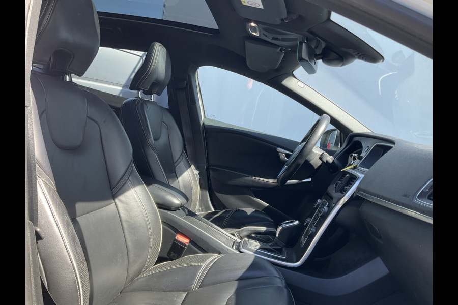 Volvo V40 2.0 D3 Business Sport Automaat Pano Nav/Cam Stoelverw Leer Orig.NL Voll.Onderhouden!