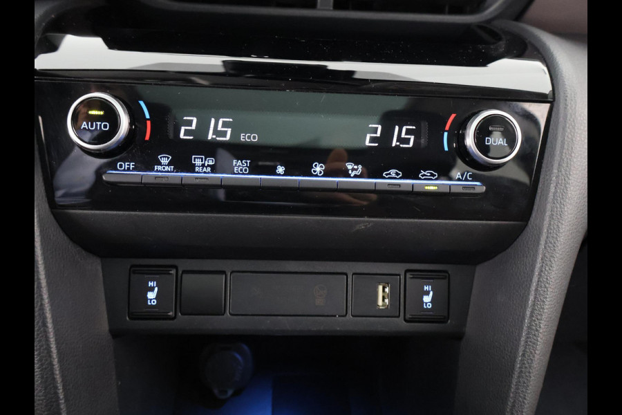 Toyota Yaris Cross 1.5 Hybrid Executive Bi-Tone | Panoramadak | Apple Carplay & AndroidAUTO | Dodehoek Detectie