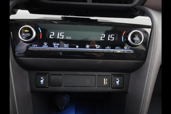 Toyota Yaris Cross 1.5 Hybrid Executive Bi-Tone | Panoramadak | Apple Carplay & AndroidAUTO | Dodehoek Detectie