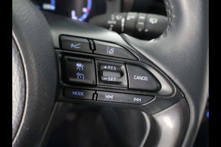 Toyota Yaris Cross 1.5 Hybrid Executive Bi-Tone | Panoramadak | Apple Carplay & AndroidAUTO | Dodehoek Detectie