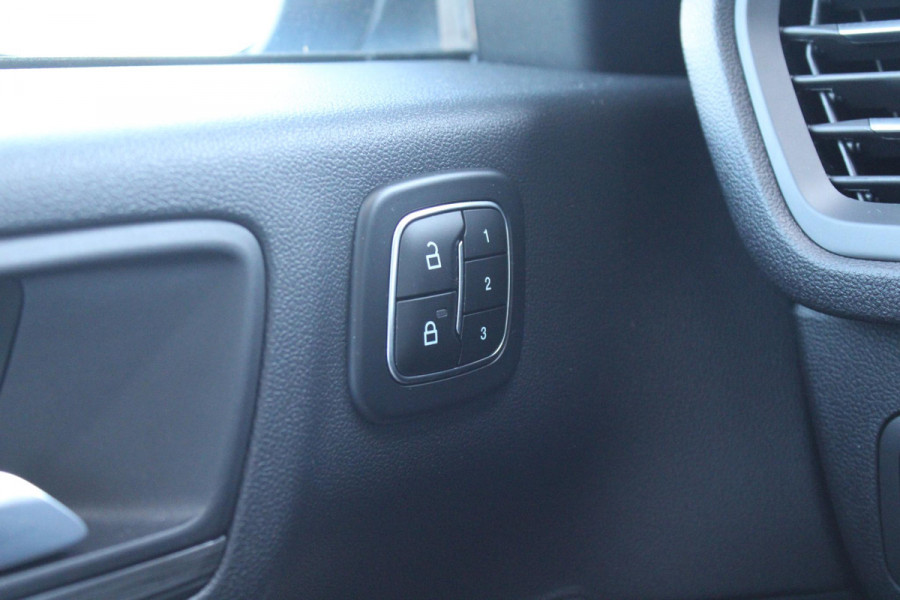 Ford Kuga 2.5 PHEV Active X 243pk | Driver Assistance Pack | Winterpack | Technology Pack | Panoramadak | All Weather Banden