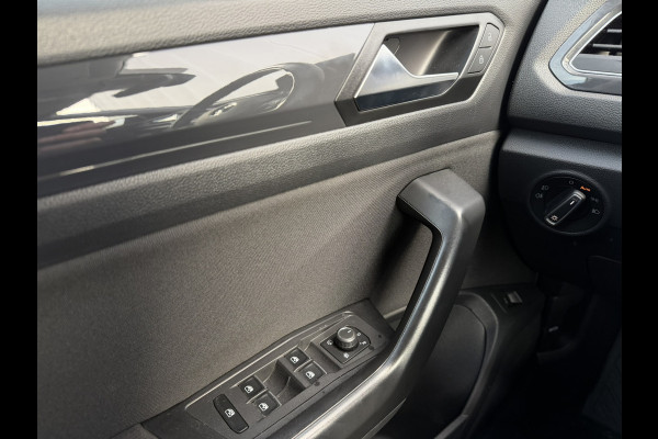 Volkswagen T-Roc 1.5 TSI Sport LED | Trekhaak | Carplay | Camera | Virtual Cockpit | PDC