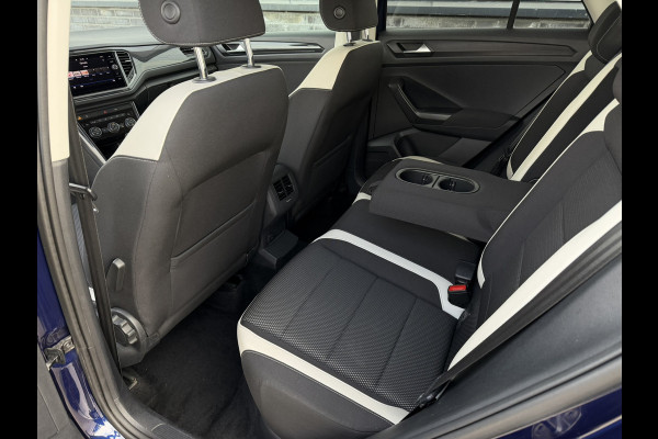 Volkswagen T-Roc 1.5 TSI Sport LED | Trekhaak | Carplay | Camera | Virtual Cockpit | PDC