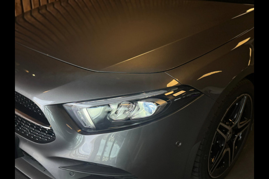 Mercedes-Benz A-Klasse 250 Premium Plus / Pano / Camera / Keyless / Sfeerverlichting / Burmester