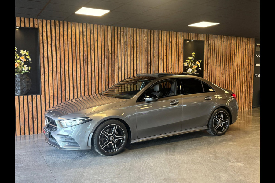 Mercedes-Benz A-Klasse 250 Premium Plus / Pano / Camera / Keyless / Sfeerverlichting / Burmester