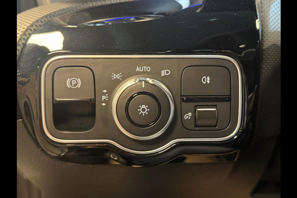 Mercedes-Benz A-Klasse 250 Premium Plus / Pano / Camera / Keyless / Sfeerverlichting / Burmester