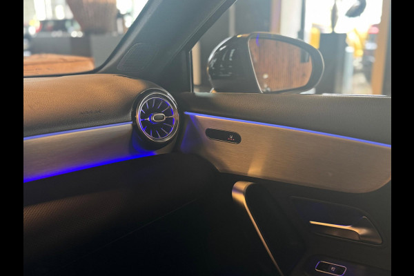 Mercedes-Benz A-Klasse 250 Premium Plus / Pano / Camera / Keyless / Sfeerverlichting / Burmester