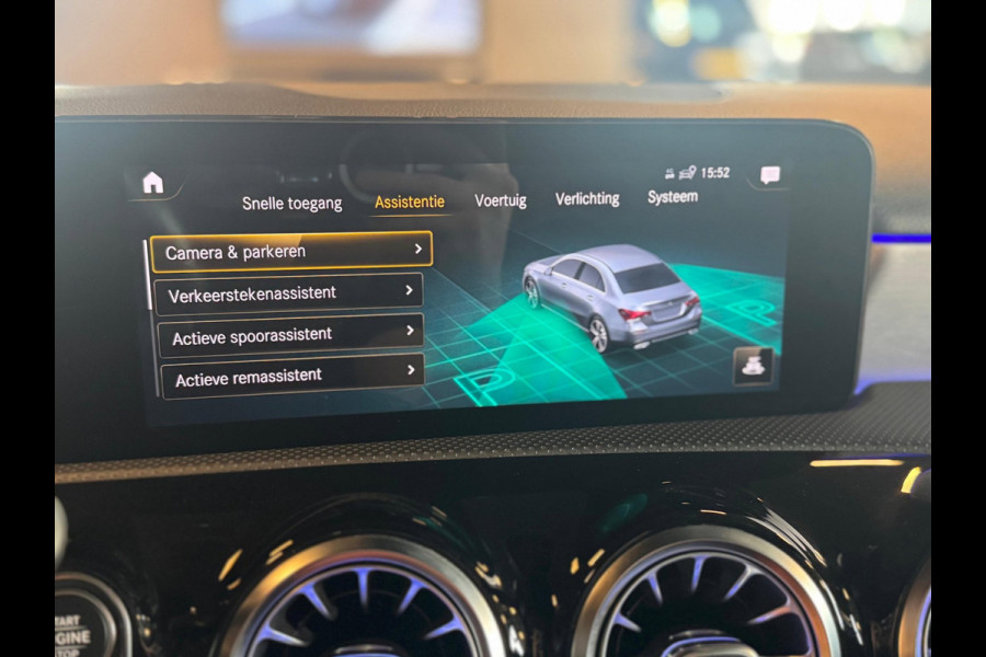 Mercedes-Benz A-Klasse 250 Premium Plus / Pano / Camera / Keyless / Sfeerverlichting / Burmester
