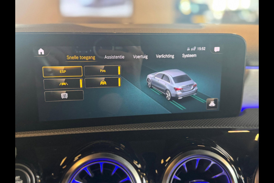 Mercedes-Benz A-Klasse 250 Premium Plus / Pano / Camera / Keyless / Sfeerverlichting / Burmester