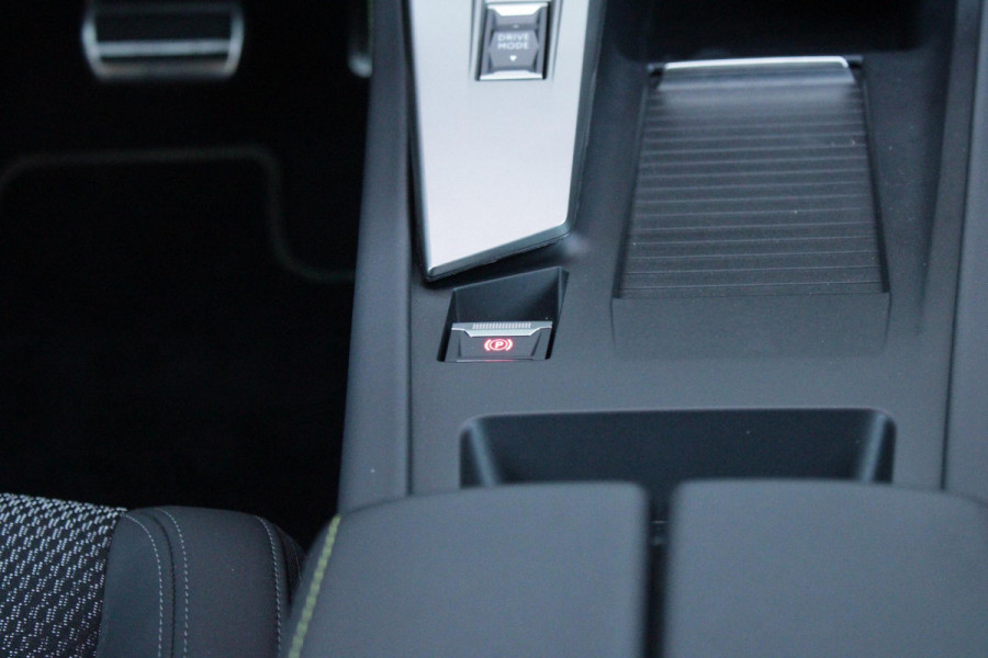 Peugeot 408 1.2 Hybrid 145PK AUTOMAAT GT | 360° CAMERA | DODEHOEK DETECTIE | KEYLESS ENTRY/START | ADAPTIVE CRUISE CONTROL | NAVIGATIE | DRAADLOZE APPLE CARPLAY/ANDROID AUTO | PARKEERSENSOREN VOOR + ACHTER | LED MATRIX KOPLAMPEN | 19" LICHTMETALEN VELGEN | ELEKTRISCH BEDIENBARE ACHTERKLEP | CLIMATE CONTROL | STUUR VERWARMING |