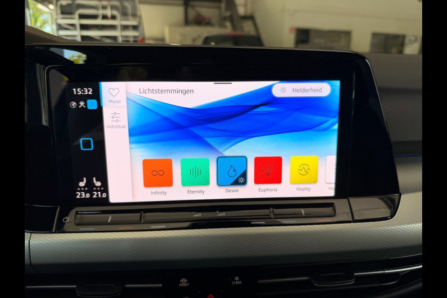 Volkswagen Golf 1.0 eTSI Move IQ Drive Virtuall ACC Carplay Sfeer Stoel/stuurverw