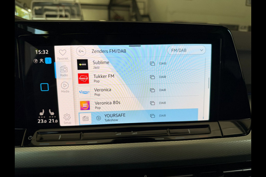 Volkswagen Golf 1.0 eTSI Move IQ Drive Virtuall ACC Carplay Sfeer Stoel/stuurverw