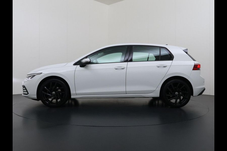 Volkswagen Golf 1.0 eTSI Life Business AUTOMAAT| ADAPTIVE CRUISE CONTROL| STOEL+ STUURVERWARMING| APPLE CARPLAY/ ANDROID AUTO| 18 INCH HOOGLANS ZWARTE VELGEN| BTW| RIJKLAAPRIJS INCL. 12 MND BOVAG GARANTIE