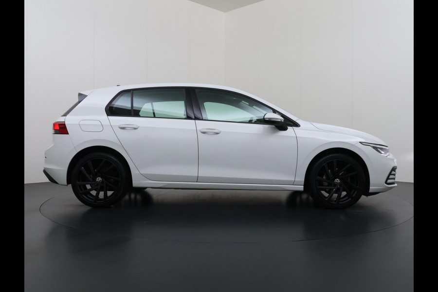 Volkswagen Golf 1.0 eTSI Life Business AUTOMAAT| ADAPTIVE CRUISE CONTROL| STOEL+ STUURVERWARMING| APPLE CARPLAY/ ANDROID AUTO| 18 INCH HOOGLANS ZWARTE VELGEN| BTW| RIJKLAAPRIJS INCL. 12 MND BOVAG GARANTIE