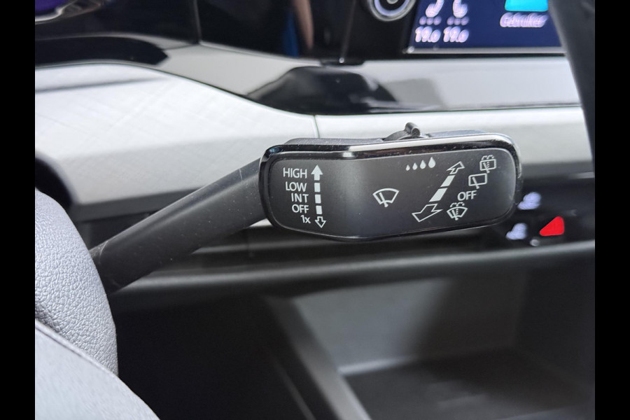 Volkswagen Golf 1.0 eTSI Life Business AUTOMAAT| ADAPTIVE CRUISE CONTROL| STOEL+ STUURVERWARMING| APPLE CARPLAY/ ANDROID AUTO| 18 INCH HOOGLANS ZWARTE VELGEN| BTW| RIJKLAAPRIJS INCL. 12 MND BOVAG GARANTIE