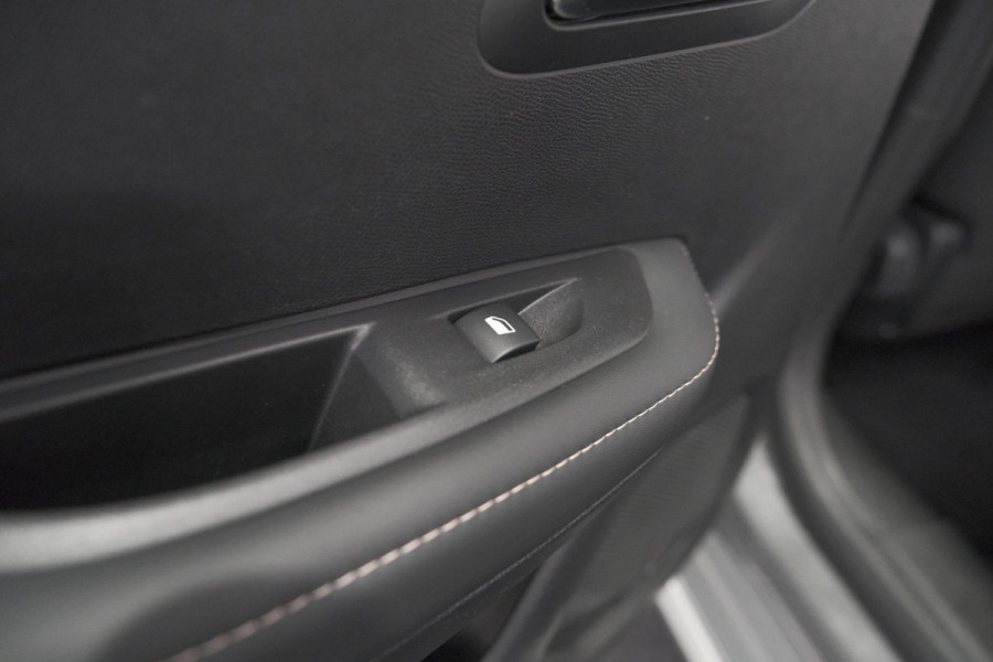 Peugeot 208 PureTech 100 Allure | Gris Selenium | Apple Carplay | Parkeersensoren | Climate Control