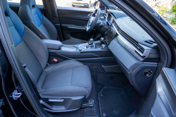 Lynk & Co 01 1.5 261 PK Plugin Hybrid|Prijs rijklaar incl. 12 mnd garantie| Navi Panodak Ledverlichting Keyless ACC Blindspot
