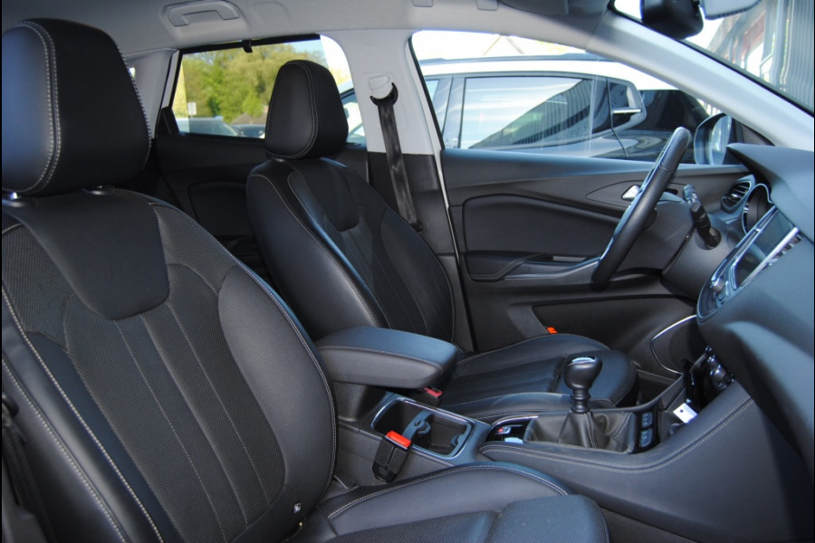 Opel Grandland X 1.2 Turbo Innovation | Carplay | Luxe uitgevoerd | Winterpakket!