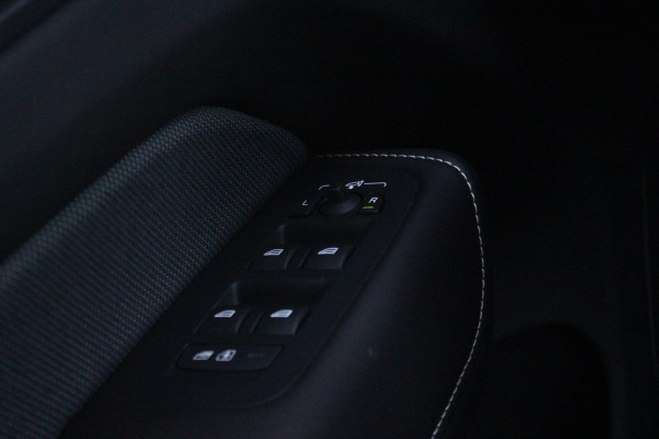 Volvo XC60 2.0 T8 Plug-in-hybrid AWD POLESTAR ENGINEERED | PANORAMA SCHUIF/KANTEL DAK | BOWERS & WILKINS PREMIUM SOUND SYSTEM | ELEKTRISCH WEGKLAPBARE TREKHAAK | 360° SURROUND VIEW CAMERA'S | STOEL/STUUR VERWARMING | ELEKTRISCH BEDIENBARE VOORSTOELEN MET GEHEUGEN OP BEIDE VOORSTOELEN | ACHTERBANK VERWARMING | STOEL/STUUR VERWARMING | HEAD UP DISPLAY | NAVIGATIE BY GOOGLE | 21" 5-Y SPAAKS GESMEDEN DIAMOND CUT/BLACK GEPOLIJSTE VELGEN | WIELKAST VERBREDERS |POLESTAR GOUDKLEURIGE ÖHLINS SCHOKDEMPERS | AKEBONO 20" PERFORMANCE REMMEN | POLESTAR VEERPOOTBRUG | APPLE CARPLAY/ANDROID AUTO