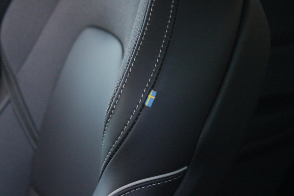 Volvo XC60 2.0 T8 Plug-in-hybrid AWD POLESTAR ENGINEERED | PANORAMA SCHUIF/KANTEL DAK | BOWERS & WILKINS PREMIUM SOUND SYSTEM | ELEKTRISCH WEGKLAPBARE TREKHAAK | 360° SURROUND VIEW CAMERA'S | STOEL/STUUR VERWARMING | ELEKTRISCH BEDIENBARE VOORSTOELEN MET GEHEUGEN OP BEIDE VOORSTOELEN | ACHTERBANK VERWARMING | STOEL/STUUR VERWARMING | HEAD UP DISPLAY | NAVIGATIE BY GOOGLE | 21" 5-Y SPAAKS GESMEDEN DIAMOND CUT/BLACK GEPOLIJSTE VELGEN | WIELKAST VERBREDERS |POLESTAR GOUDKLEURIGE ÖHLINS SCHOKDEMPERS | AKEBONO 20" PERFORMANCE REMMEN | POLESTAR VEERPOOTBRUG | APPLE CARPLAY/ANDROID AUTO